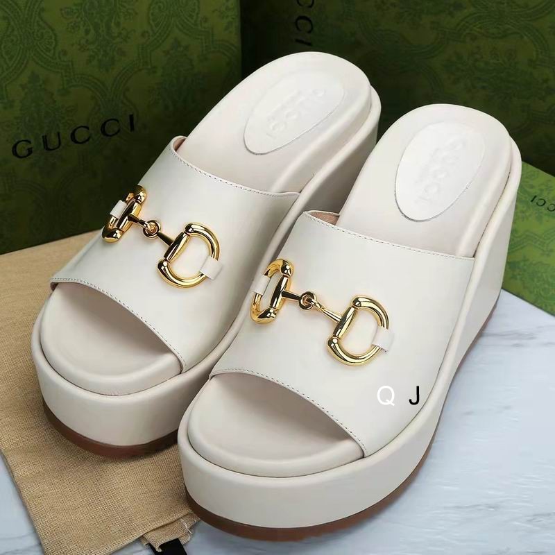 Gucci Women's Slippers 65